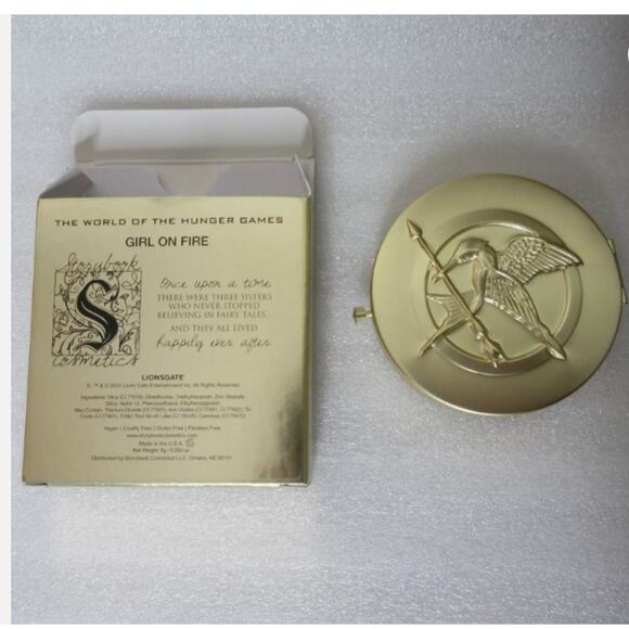 NIB Storybook Cos Girl On Fire Hunger Games Pressed Powder - Picture 3 of 7